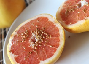 Foods-that-shrink-your-belly-like-grapefruit-with-flaxseeds